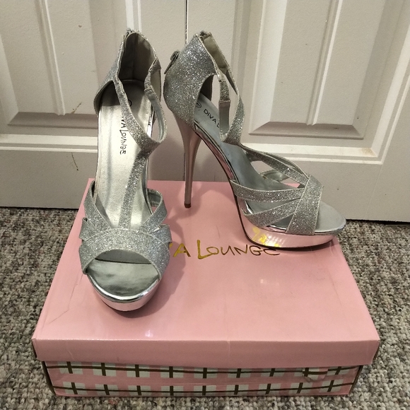 9 NWT Diva Lounge Lorane silver glitter strappy stiletto heels cut out zipper - Picture 1 of 10